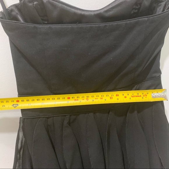 Short black dress French Connection sweetheart neck ruffle skirt - Picture 6 of 9